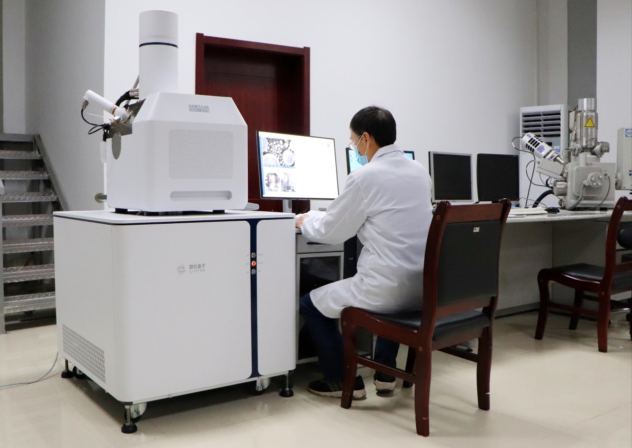 中国科大理化科学实验中心仪器上新国产扫描电镜SEM3100