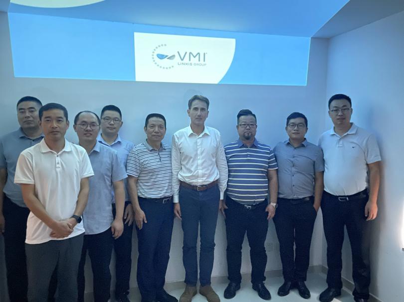 法国VMI公司销售经理Franck为中国代理商提供技术和应用培训