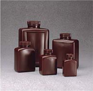 琥珀色矩形瓶，琥珀色高密度聚乙烯；琥珀色聚丙烯螺旋盖，125mL容量