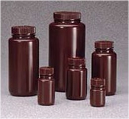 琥珀色广口瓶，琥珀色高密度聚乙烯；琥珀色聚丙烯螺旋盖，250mL容量