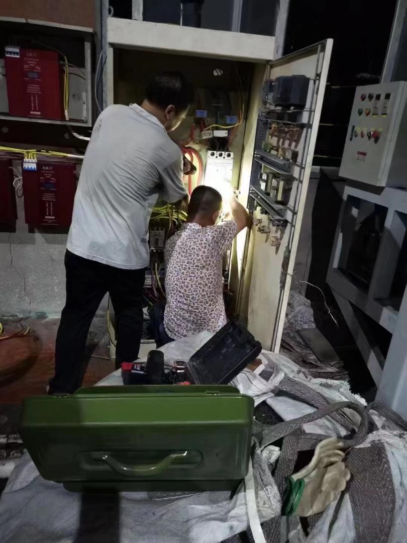 重庆电超人数码智能节电器在福州铁艺厂的安装案例