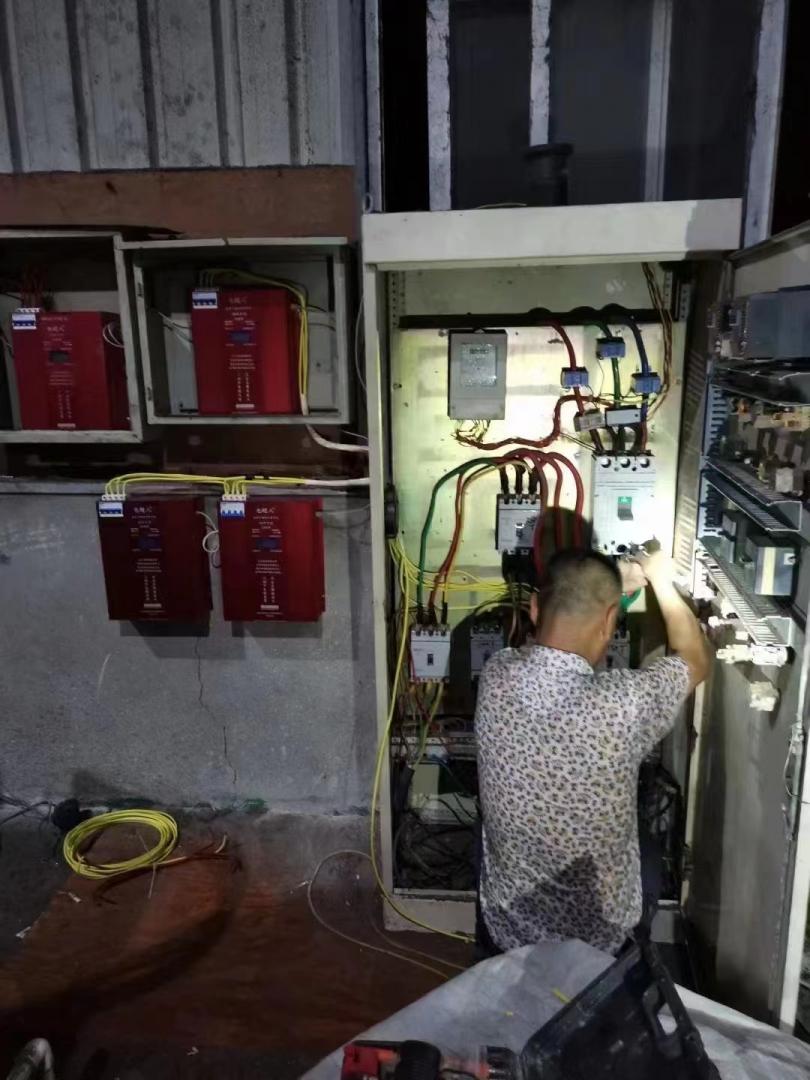 重庆电超人数码智能节电器在福州铁艺厂的安装案例