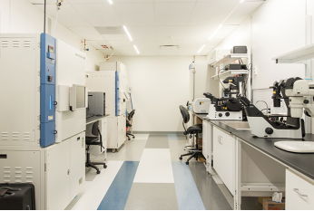 为了更好的满足客户需求，开展针对药品研发检测以及图像分析的业务，尼康在波士顿开设支持药物研发的实验室“尼康生物成像实验室”