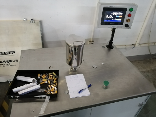 氦质谱检漏仪应用于R7S灯管氦气检漏.png