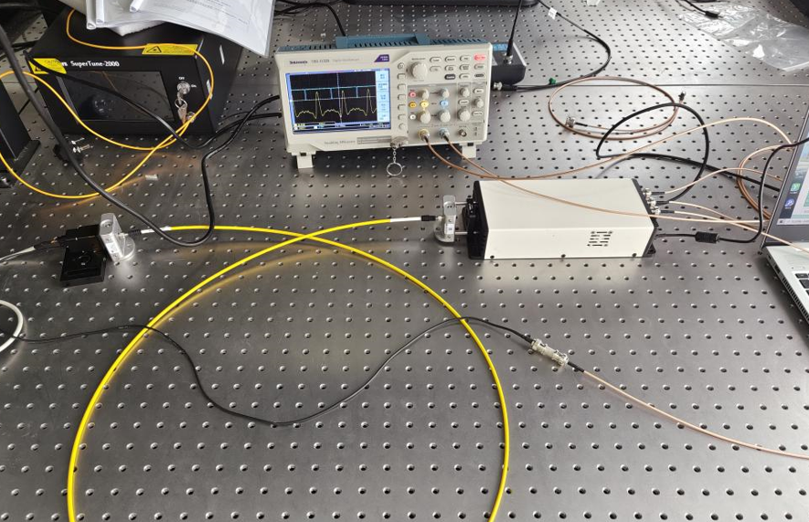 7.4um QCL 结合空芯光纤气体吸收池分析系统 (实验分析空气中 H2O 一氧化二氢 水)