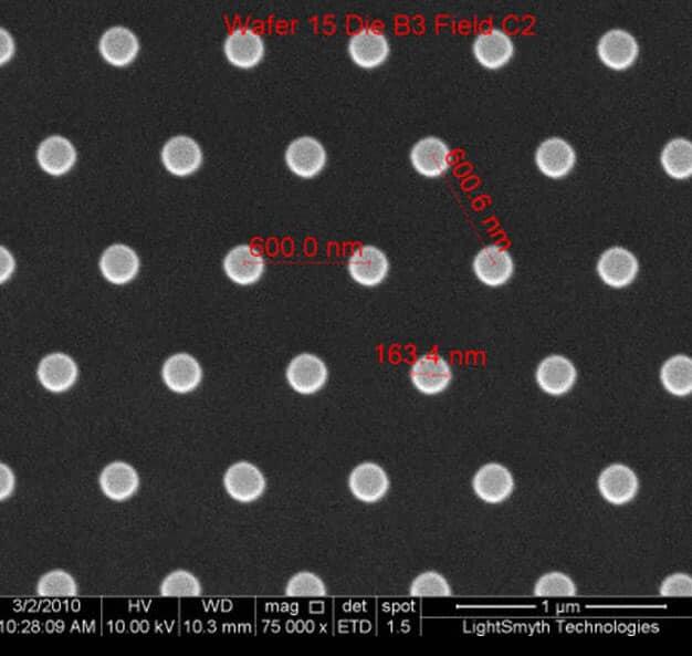 线性硅纳米印章(纳米图案硅片) (尺寸8.0 x 8.3x0.7mm)
